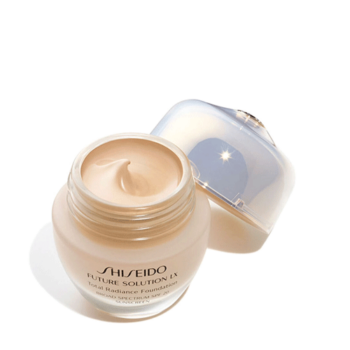 Future Solution LX Total Radiance Foundation SPF15